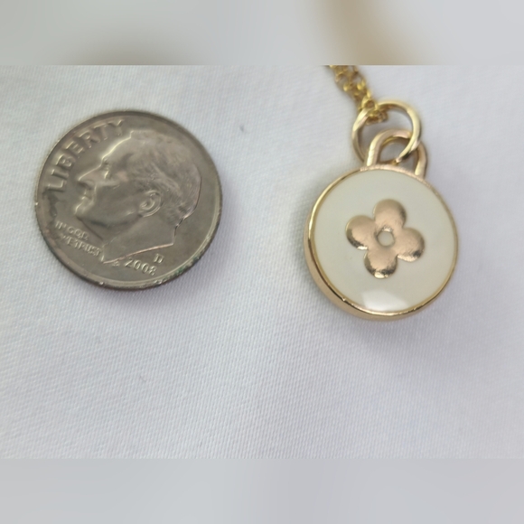 Authentic Louis Vuitton white gold flower Fleur charm on chain - Picture 5 of 10